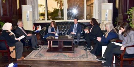 محافظ
      الأقصر
      يبحث
      سبل
      التعاون
      المشترك
      مع
      السفيرة
      الأمريكية
      بالقاهرة