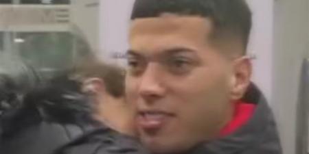 لحظات عائلية لافتة في مطار القاهرة مع عودة بعثة منتخب مصر من إسبانيا