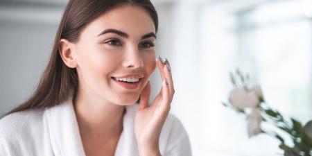 12 طريقة لإبطاء شيخوخة الوجه.. استراتيجيات فعّالة للحفاظ على بشرة شابة
