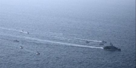 الجارديان: وول ستريت تتماسك بعد مؤشرات على إعادة فتح مضيق هرمز