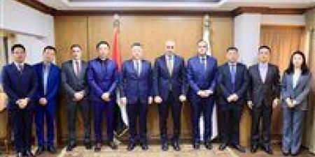 وزير التعليم يبحث مع شركة هواوي تطوير البنية التكنولوجية.. دعم الذكاء الاصطناعي يصل لكل طالب