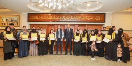 محافظ كفرالشيخ يكرم 11 أمًا مثالية