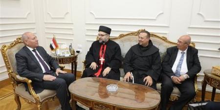 يزور المحافظة للمرة الأولى.. محافظ القاهرة يستقبل رئيس الطائفة الكلدانية في مصر