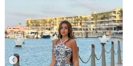 تتصدّر تصاميم وفساتين الـ Halter Neck مشهد الموضة