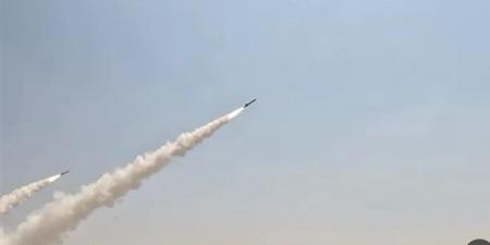 إصابات وتصاعد التوتر مع رشقة من لبنان وتحذيرات من قنابل عنقودية