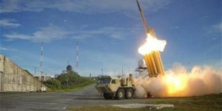 عاجل.. شظايا صواريخ إيران تُمطر سماء إسرائيل