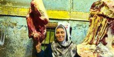 40 عاماً من الكفاح .. قصة كفاح المعلمة «سحر» في مهنة الجزارة بالشرقية