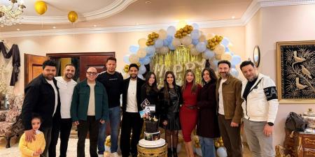 فرح الموجي تفاجئ أحمد جمال بعيد ميلاده الأول بعد الزواج بحضور نجوم الغناء