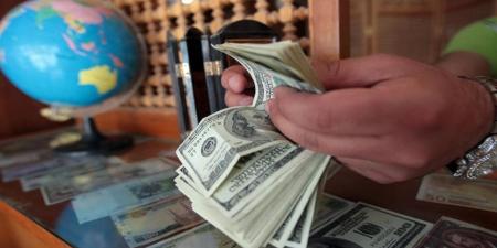 سعر الدولار في بداية التعاملات اليوم السبت بالبنوك المصرية