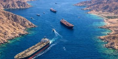 إيران تطلب من السفن التواصل مع شركات وسيطة مرتبطة بالحرس الثوري لعبور مضيق هرمز