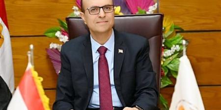 رئيس جامعة أسيوط يُعلن تشكيل لجنة تنفيذية لمراجعة البرامج الدراسية وربطها باحتياجات سوق العمل