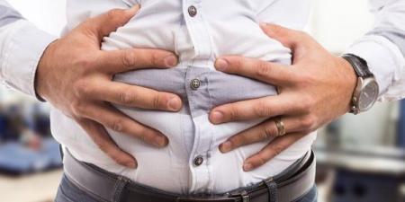 الطعام ليس السبب.. 5 أسباب خفية وراء الانتفاخ