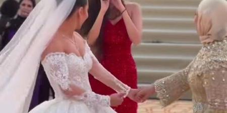 هبة قطب تحتفل بزفاف ابنتها بعد أشهر من الجدل حول زواج ابنتها الكبرى.. صور