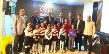 وكيل تعليم قنا يستقبل وفد من طلاب مدرسة تحيا مصر 1 الرسمية