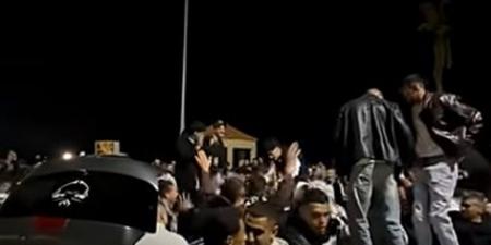 تحدي الحظر.. فيديو طريف لتجمعات شبابية بعد غلق الكافيهات في التاسعة (فيديو)