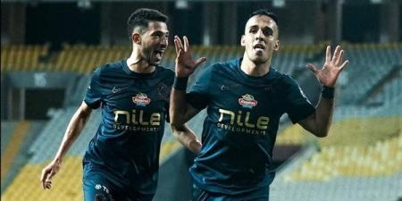 ناصر منسي يتوج بجائزة الأفضل في قمة الزمالك والمصري