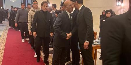 ثروت سويلم يقدم العزاء إلى وزير الصناعة في وفاة والدته