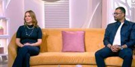 بعد 20 عامًا من الفراق.. الفنان أحمد عبد الله محمود يروي قصة حبه لزوجته