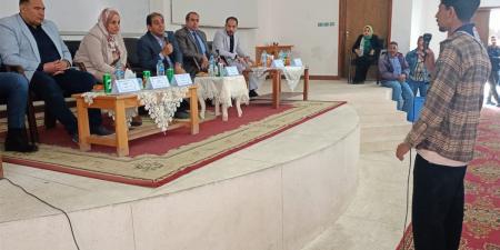 إتاحة فرص تدريب لطلاب جامعة بورسعيد في المصانع والشركات