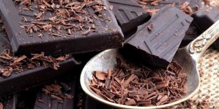 هل الشوكولاتة الداكنة مفيدة ؟.. تحذيرات من الإفراط وتأثيرات غير متوقعة