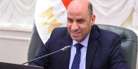 وزير العمل يسلم عقودًا لذوي الهمم ويكرم متدربين ضمن مبادرة "من حقك تكون"