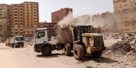 محافظ الجيزة يوجه بتكثيف حملات النظافة بالأنفاق ويؤكد رفع 600 طن مخلفات بالطالبية