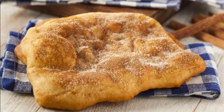 طريقة عمل الفطائر المقلية بالقرفة اللذيذة