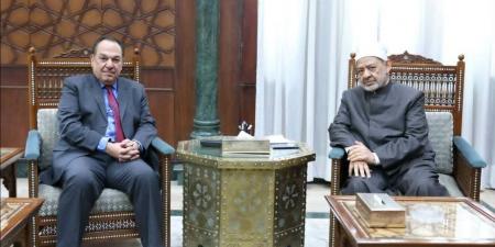 شيخ الأزهر يستقبل السفير الكويتي لدى القاهرة لبحث تعزيز التعاون المشترك