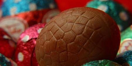 إفراط السكر في الشوكولاتة يهدد المزاج والصحة بعد المناسبات