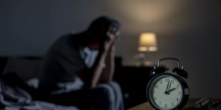 دراسة: اضطراب مواعيد النوم يرفع خطر الأزمات القلبية والسكتات الدماغية