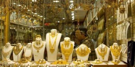الذهب يقترب من أعلى مستوياته عالميًا ويؤثر على السوق المحلية