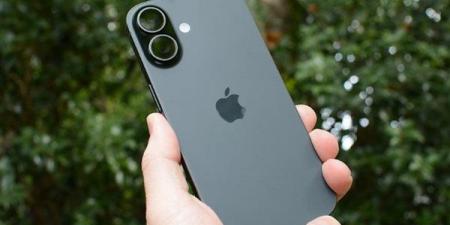 آبل تطلق النسخة التجريبية من iOS 26.5 مع اقتراحات الأماكن وتشفير الرسائل