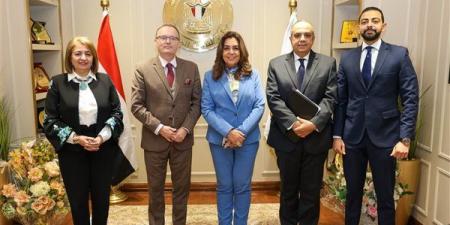 وزيرة التنمية المحلية والبيئة تبحث مع سفير التشيك بالقاهرة مجالات التعاون المشترك