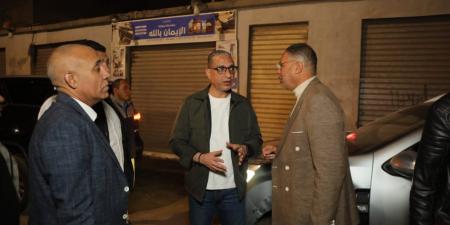 محافظ الجيزة يقود جولة ليلية مفاجئة بقرى أوسيم لمتابعة النظافة وغلق المحال وترشيد الكهرباء