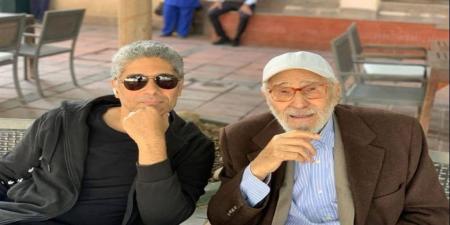 نجل عبد الرحمن أبو زهرة للوفد: والدي على أجهزة التنفس الصناعي