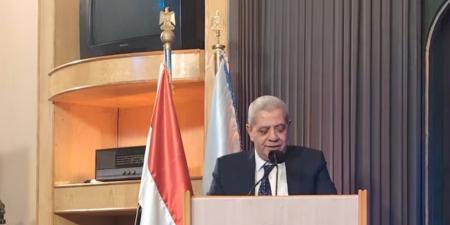 أحمد فهمي عمر يعبر عن مشاعر الفقد والحب في حفل تأبين والده