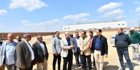 ضمن مبادرة "شغلك في قريتك".. محافظ الفيوم يتفقد مجمع الأنشطة المتوسطة والصغيرة ومتناهية الصغر بهوارة المقطع