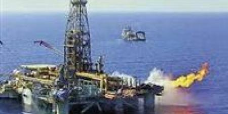 بإستخدام أحدث التقنيات...نجاح حفر بئر جديدة بخليج السويس بإنتاج يناهز 2500 برميل يومياً