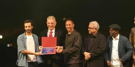 كريم قاسم يشارك جمهوره أجواء مهرجان الأقصر (الصور)