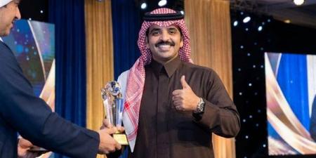 تكريم الإعلامي السعودي سلطان السمي في مهرجان الإعلام والاتصال