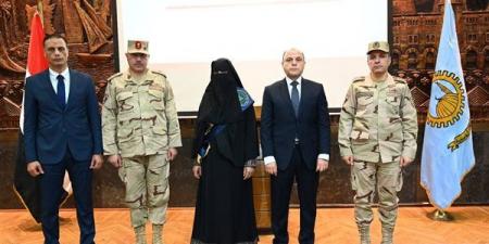 محافظ الغربية ومديرالمحاربين القدماء يكرمان أسر الشهداء ومصابي العمليات الحربية