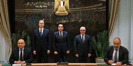 مدبولي يشهد توقيع عقد مشروع "بولي سيرف" المصرية للكيماويات بالسخنة