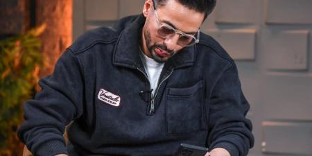 بكاء حمادة هلال بسبب والدته الراحلة: توفيت لحظة ما تسلّمتُ مفتاح مدفنها