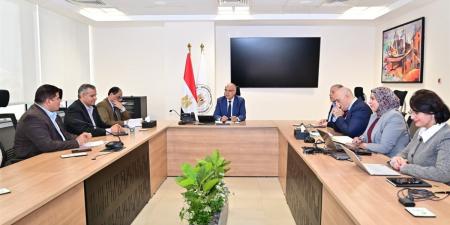 باستخدام أسماك "المبروك".. الرى تواجه أزمة الحشائش الغاطسة بترعة وادي النقرة بأسوان