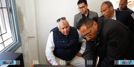 محافظ مطروح يتفقد الخزانات الاستراتيجية وغراب توزيع المياه بالكيلو 8