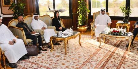 وزير الطيران المدني يبحث مع شركات قطرية دراسة مشروع إنشاء مصنع لإنتاج وقود الطائرات المستدام