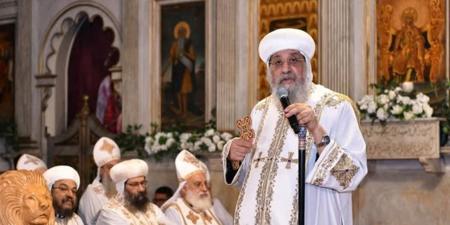 البابا تواضروس يترأس قداس خميس العهد من دير مارمينا (بث مباشر)