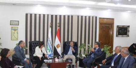 نقيب البيطريين يبحث سبل أوجه التعاون بين مركز البحوث الزراعية والنقابة