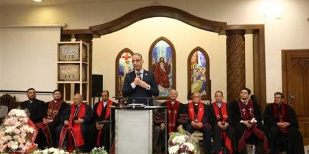 محافظ الجيزة يزور مقر الكنيسة الإنجيلية بالجيزة للتهنئة بعيد القيامة المجيد