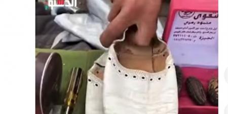 "نوستالجيا".. اعرف الفرق بين البلغة والكتانيلا فى سوق الجمعة (فيديو)